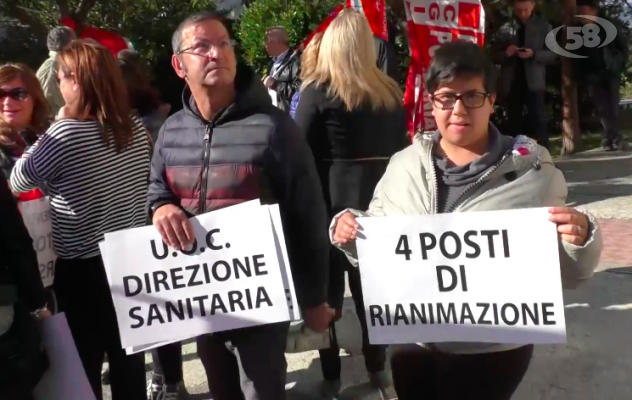 Solofra, sit-in sotto l'ospedale: appello a Morgante e De Luca