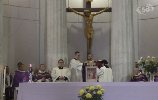 Napoli commemora i suoi defunti: la cerimonia nel cimitero di Poggioreale