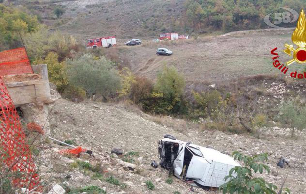 Montaguto, furgone in una scarpata: marito e moglie in ospedale