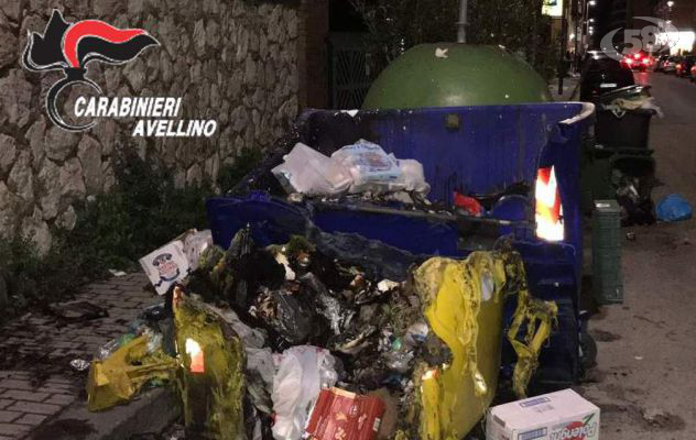 Avellino, incendio di cassonetti: denunciata una 45enne