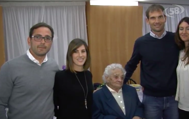 Ancora una centenaria ad Ariano: festa per nonna Raffaella /VIDEO