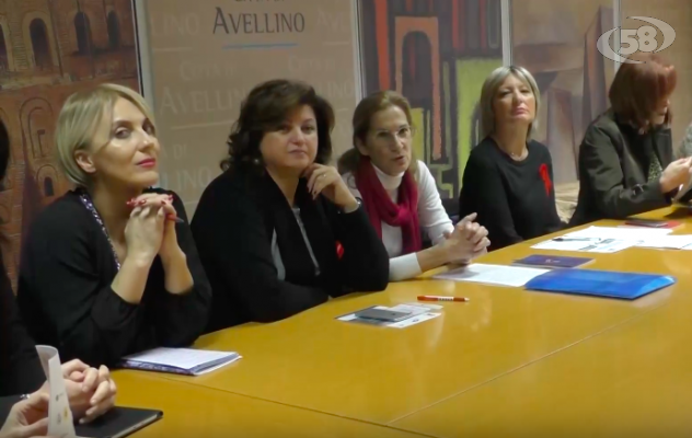 Panchine rosse anche ad Avellino: no alla violenza di genere