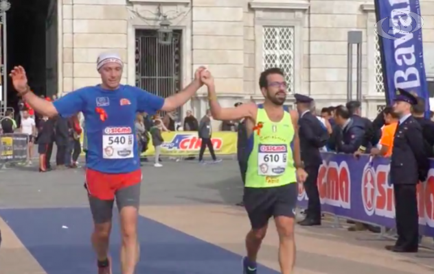 In 2500 alla mezza maratona di Caserta: atleti con un fiocco rosso contro la violenza sulle donne /SPECIALE
