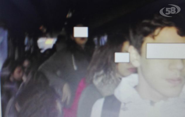 Autobus diligenza, monta la protesta degli studenti. "Ora basta"