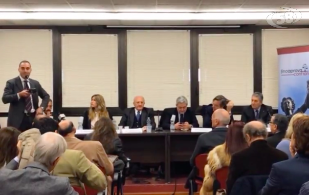 Chirico presenta ''Fino a prova contraria''. De Luca: ''Libertà considerata come un valore secondario''