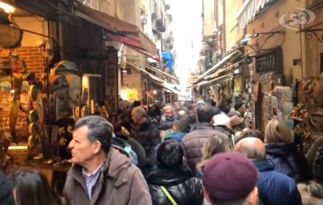 Natale, Napoli si veste a festa: boom di visitatori /VIDEO