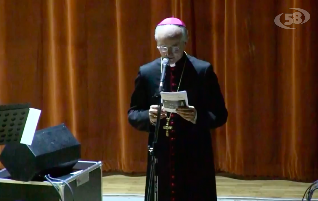 Il Vescovo incontra la città, musica e parole: Natale è dei poveri