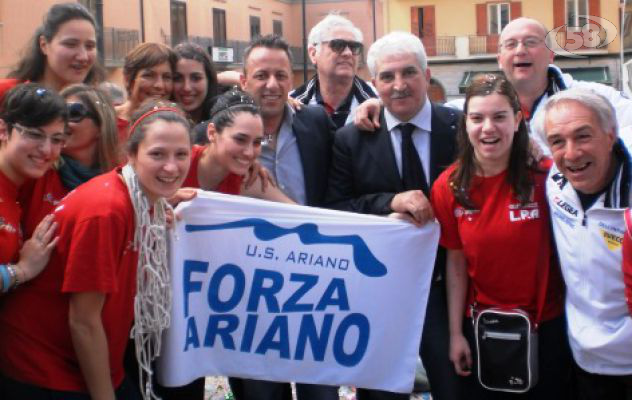 Il ritorno delle leonesse Lpa: festa grande in piazza. Le lacrime di capitan Ferazzoli/VIDEO