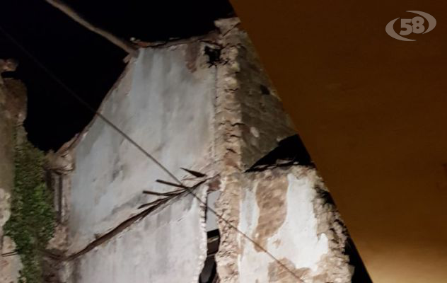 Maltempo, crolla una palazzina: paura a Castelpoto