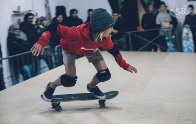 Cavalcando un'onda di legno, tutti pazzi per il surf-skate /VIDEO