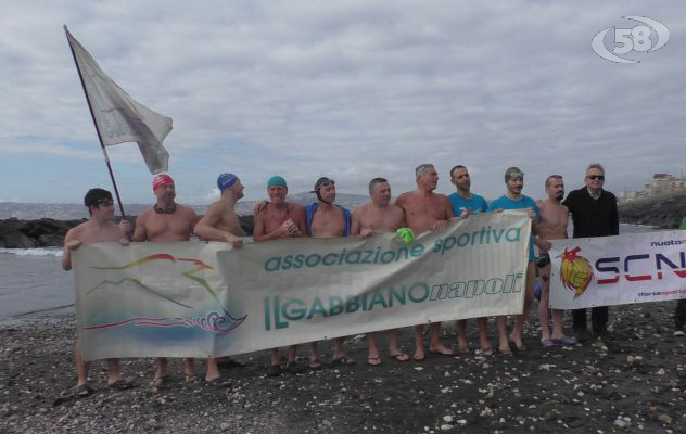 Il tuffo dell’Epifania chiude le feste: folla di curiosi /VIDEO