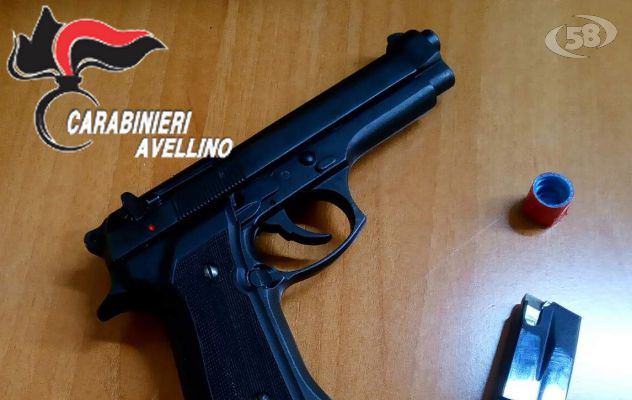 Armato di una scacciacani minaccia un giovane: 70enne denunciato 