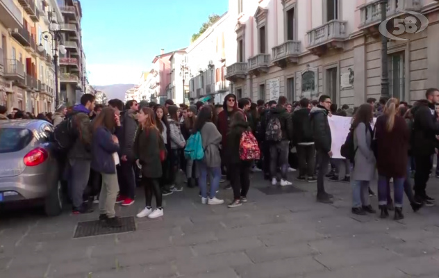 Mancini, torna la protesta: basta con i turni pomeridiani /VIDEO