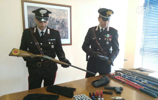 Scovato un arsenale, arrestato un 44enne per armi clandestine e ricettazione