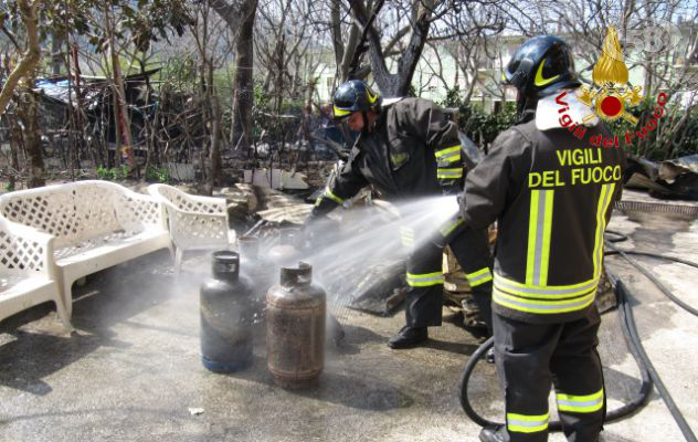 In fiamme agriturismo in costruzione a San Martino Valle Caudina