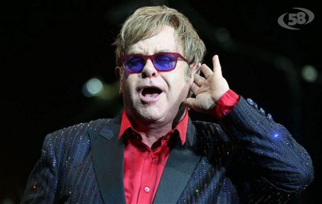 Elton Jonh si ritira dalle scene: ''Voglio fare il papà''/ IL TRIBUTO