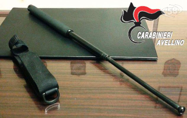 Sorpreso con un manganello in auto, denunciato