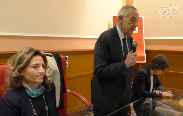 De Caro: ''M5S in fase di stallo, centrodestra diviso''. Santagata per D'Agostino /VIDEO