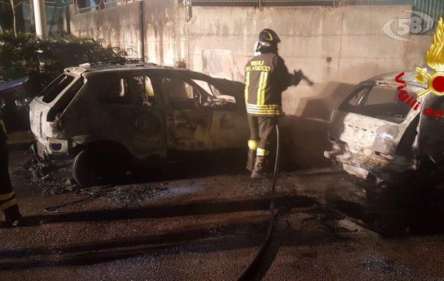 Due auto in fiamme a Teora, indagini in corso