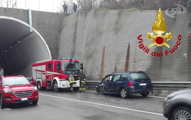 Ofantina, scontro tra auto: due ragazzi e una donna in ospedale