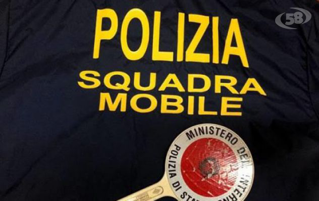 Simula estorsione e rapina, pakistano denunciato