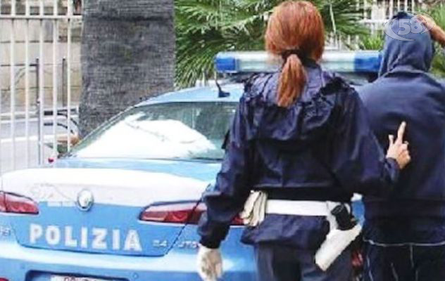 8 marzo di violenza, picchia brutalmente la compagna: arrestato