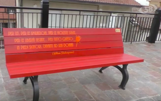 Flumeri contro la violenza sulle donne: inaugurata la panchina rossa