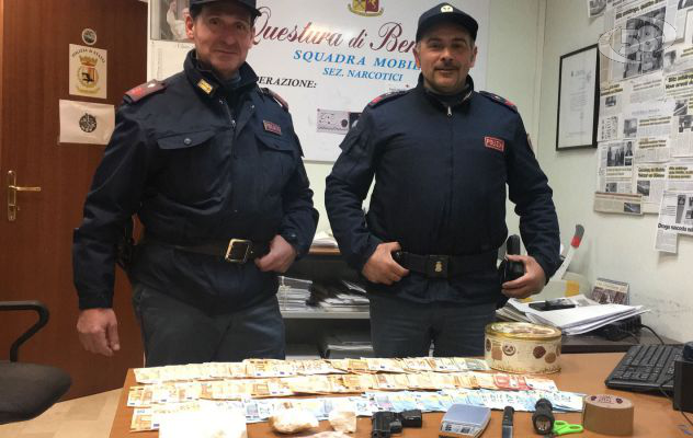 Ingente quantitativo di cocaina nascosto in un rudere, pusher scovato e arrestato