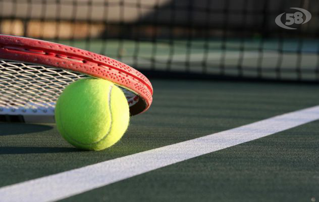Ariano, raid vandalico al circolo del tennis. La denuncia di Castagnozzi