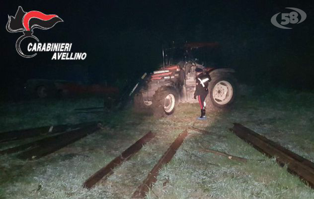 Savignano, col trattore sui binari per rubare pezzi di rotaia