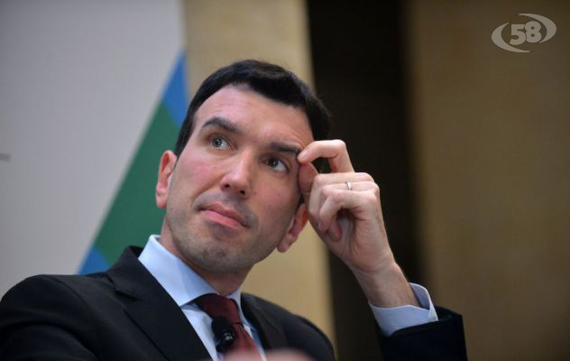 Pd, congresso sospeso: Martina fa slittare l'assise
