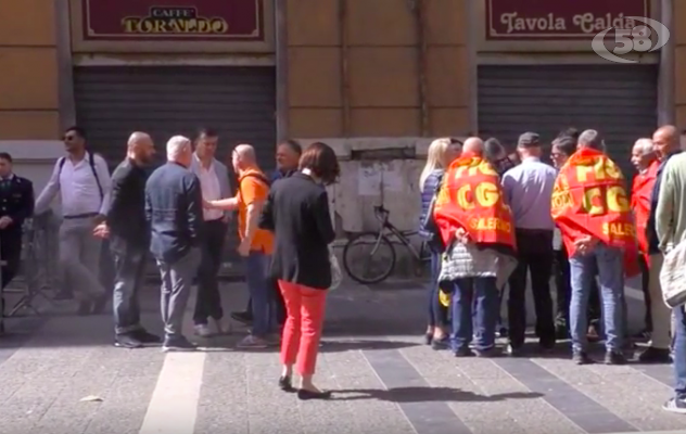 Vertenza Irpinia, sindacati sotto Palazzo Santa Lucia /VIDEO