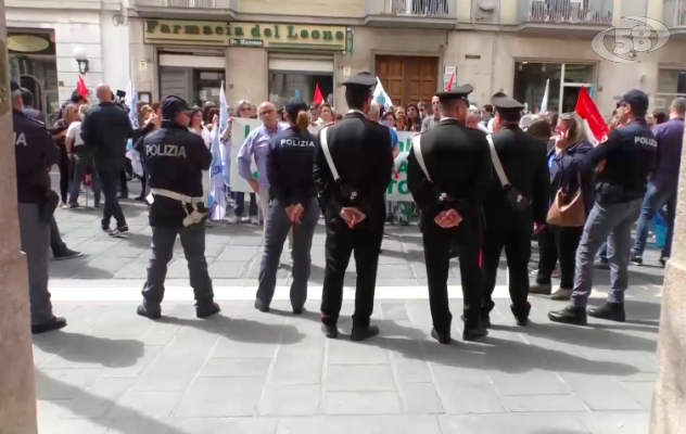 Rabbia Ipercoop, metà dei lavoratori a rischio: ''Non molliamo'' 