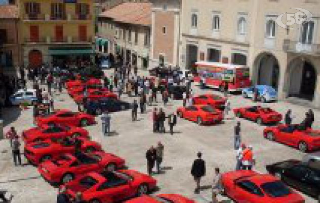 VIDEO/Ferrari sul Tricolle in attesa del raduno