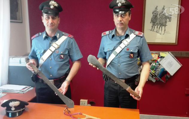 Picchia selvaggiamente l'ex compagna in strada, arrestato