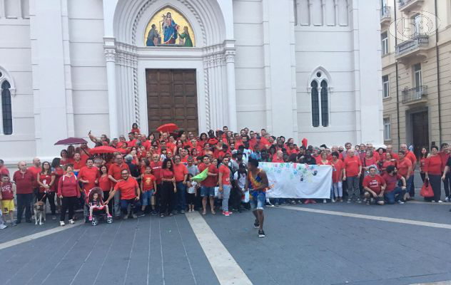 Migranti, magliette rosse contro l'indifferenza: l'Irpinia c'è