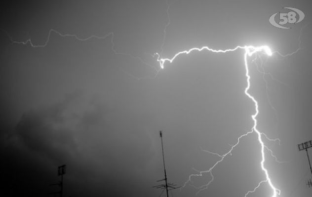 Fulmine si abbatte su abitazione di contrada Orneta: danni agli impianti elettrici