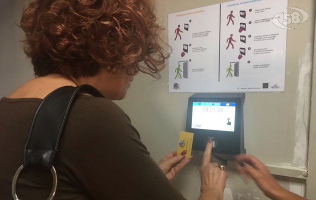 Basta furbetti, all'Asl si timbra con le impronte digitali /VIDEO