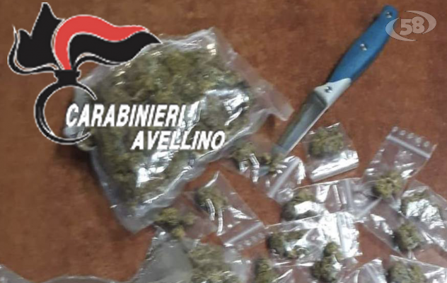 Al mare con due etti di marijuana e un coltello: beccati