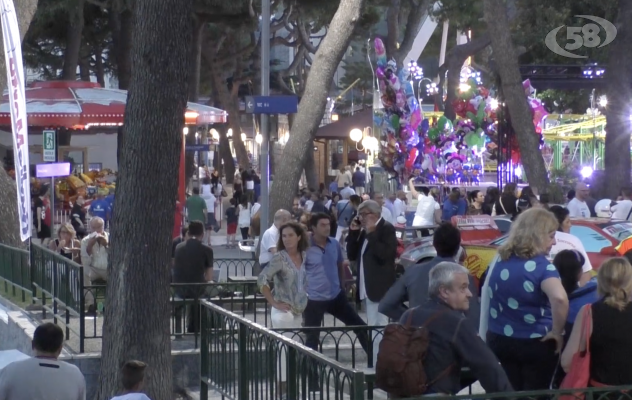 Torna Edenlandia: tutti in fila per giostre e attrazioni /VIDEO