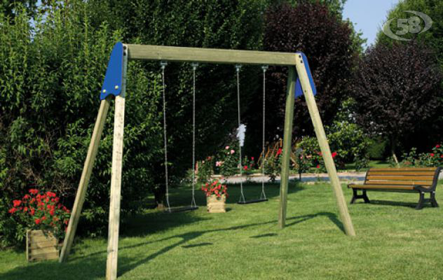 Casalbore, altalena ferisce bambina di 9 anni: operata d'urgenza 