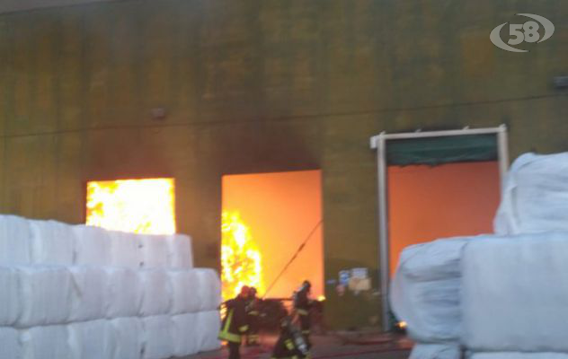 Brucia lo stir di Casalduni: è emergenza. Monta la rabbia di sindaci, operai e cittadini/VIDEO