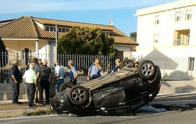 Scontro tra due auto, ferita anche una bambina