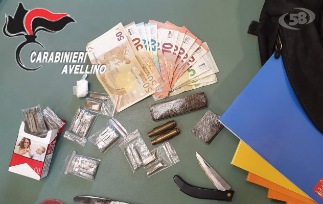 38 stecche di hashish, coca e un coltello: studente in manette