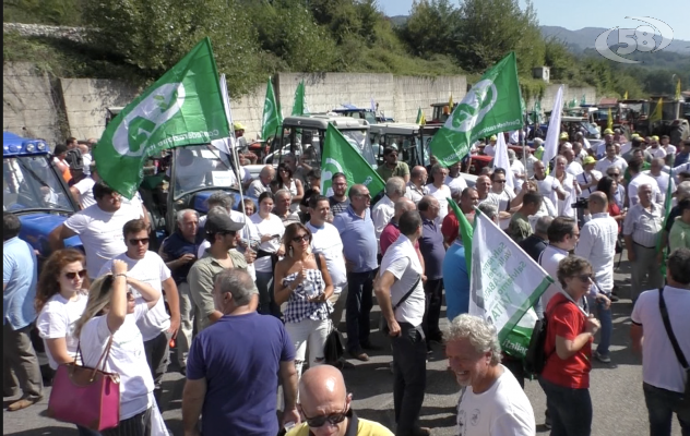 Auto e trattori contro il Biodigestore: l'Irpinia che dice ''no'' 