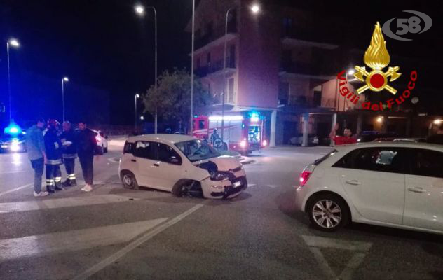 Avellino, scontro tra auto: giovane in ospedale