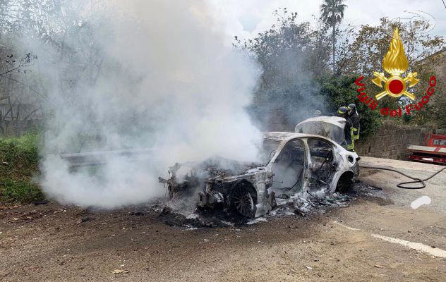 Lauro, incendiata l'auto del vicesindaco