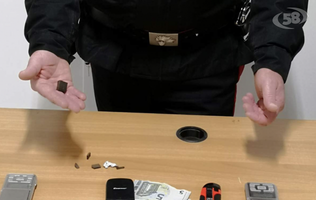 Giovane pusher arianese beccata con 10 grammi di hashish