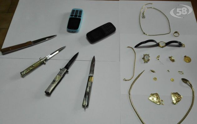 Furto in casa, presi tre ladri. Recuperati gioielli e denaro