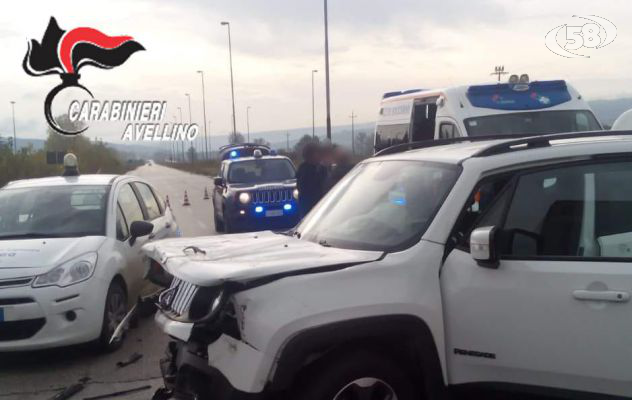 Flumeri, suv contro autocarro: un'intera famiglia in ospedale